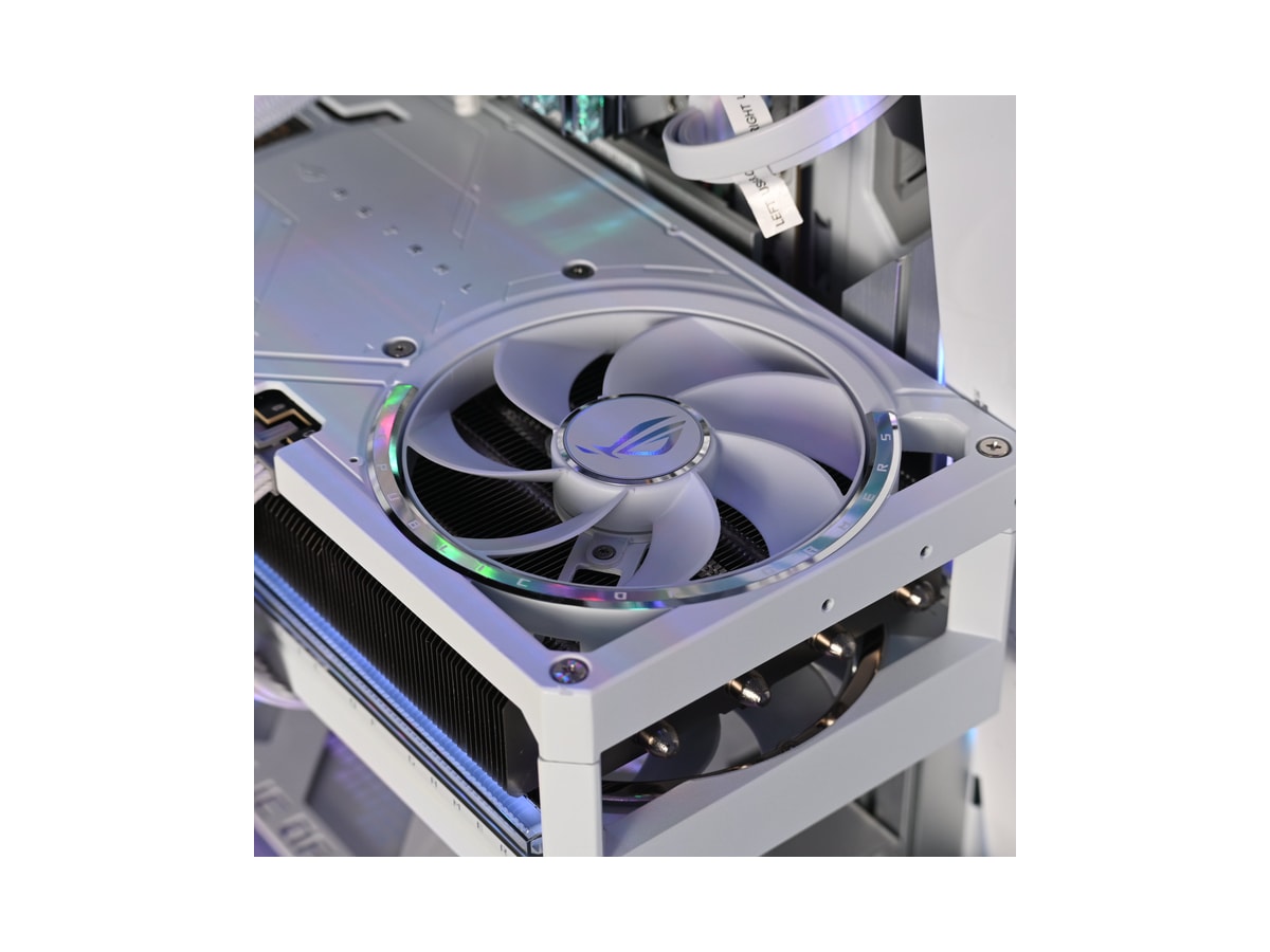 ROG Hyperion & ROG Astral RTX 5080 | Ryzen 7 9800X3D | Ultimate White Gaming Pc thumbnail 3
