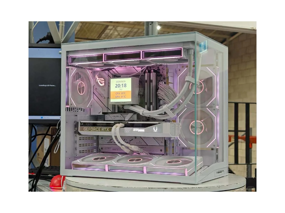 RYZEN 7 9700X | RTX 5070 | Lian Li All-White Compact Gaming Pc