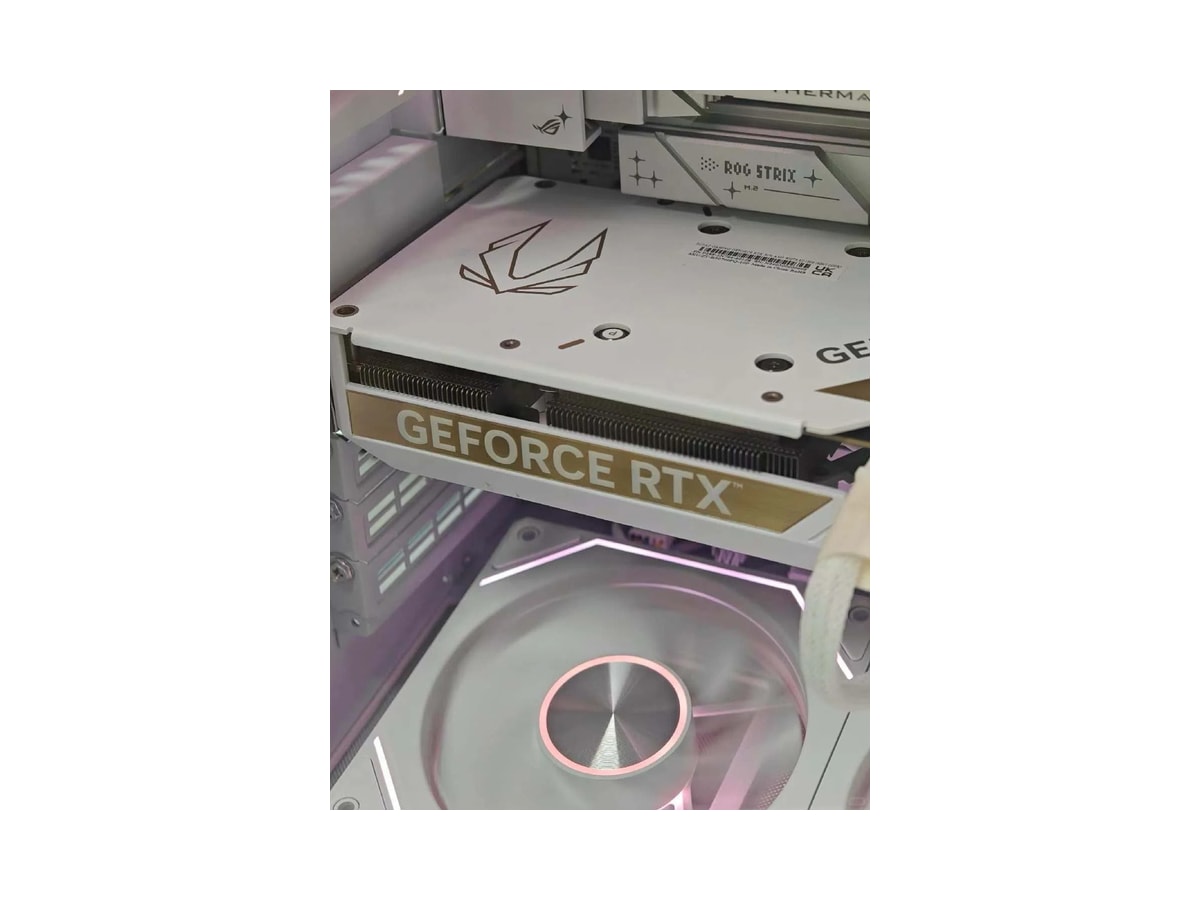 RYZEN 7 9700X | RTX 5070 | Lian Li All-White Compact Gaming Pc thumbnail 3