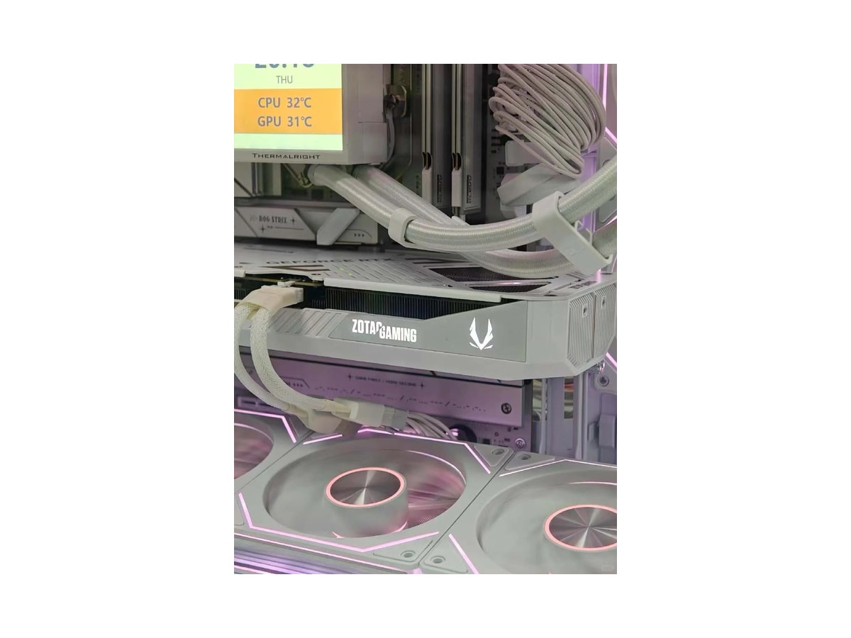 RYZEN 7 9700X | RTX 5070 | Lian Li All-White Compact Gaming Pc thumbnail 4